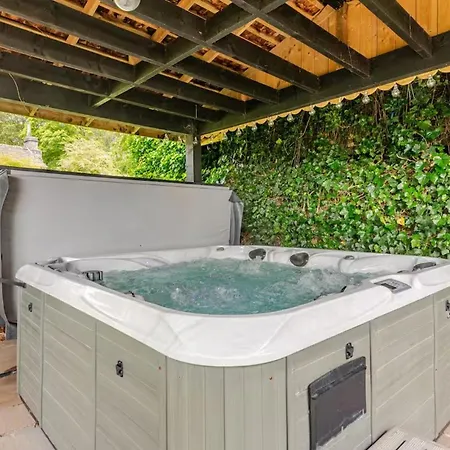 Dowgill 3-bed Barn Sleeps7 Hottub&parking *