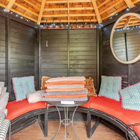 Сasa de vacaciones Dowgill 3-bed Barn Sleeps7 Hottub&parking